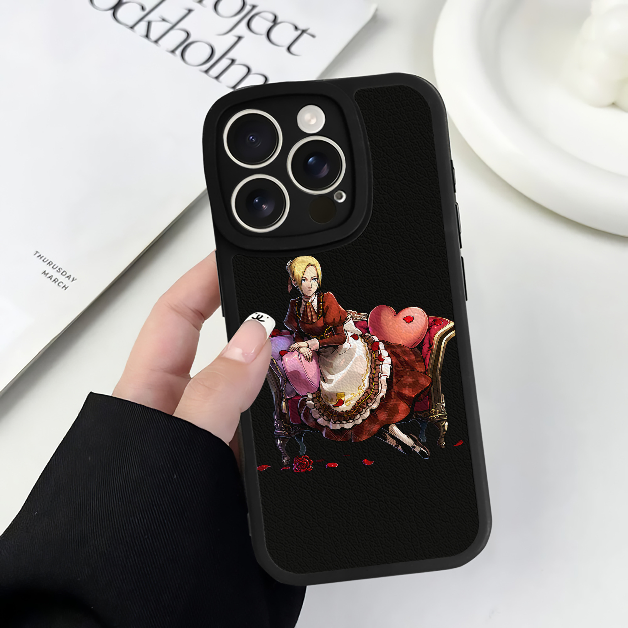 （画像用） 進撃の巨人 アニ・レオンハート Attack on Titan Annie Leonhart 【iPhone 16シリーズ対応】シリコンスマホケース（レザー調） 材質：シリコン